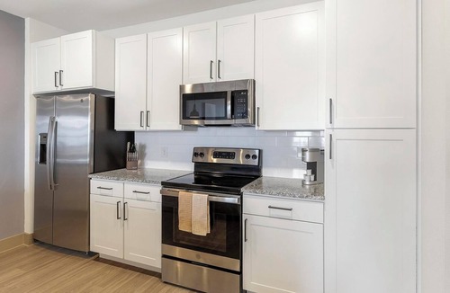 Weston Apartment | Landing | Amazing 2BD, Game Room, Clubhouse