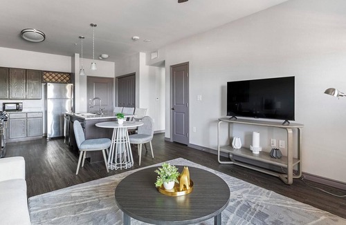 Fort Worth Apartment | Landing | Beautiful 1BD, Courtyard, Gym