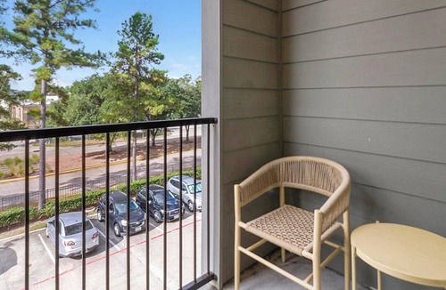 Barker Apartment | Landing | Beautiful 1BD, Courtyard, Pool