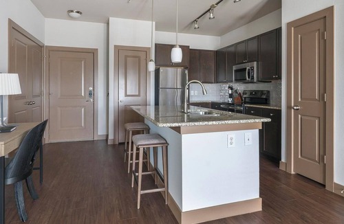 Barker Apartment | Landing | Beautiful 1BD, Courtyard, Pool