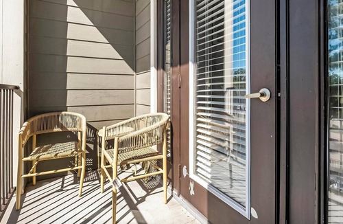 Barker Apartment | Landing | Beautiful 1BD, Clubhouse, Pool