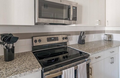 Conroe Apartment | Landing | Beautiful 1BD, Clubhouse, Pool