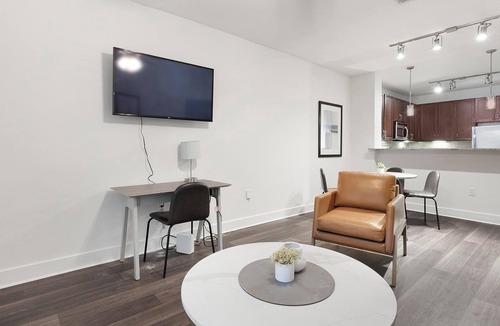 Park Central Apartment | Landing | Beautiful 1BD, Courtyard, Gym