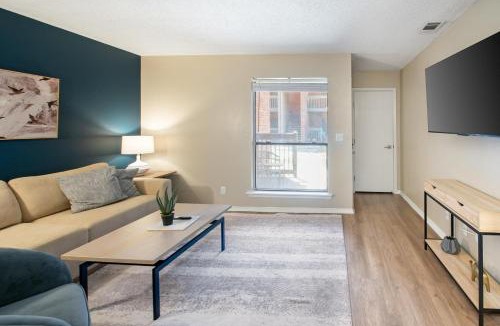 South Tulsa Apartment | Landing Beautiful 1BD Pool Gym