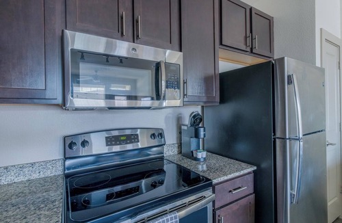 Spring Apartment | Landing | Beautiful 2BD, Clubhouse, Courtyard