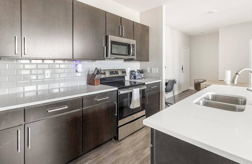 Allen Apartment | Landing | Beautiful 2BD, Clubhouse, Yoga Studio