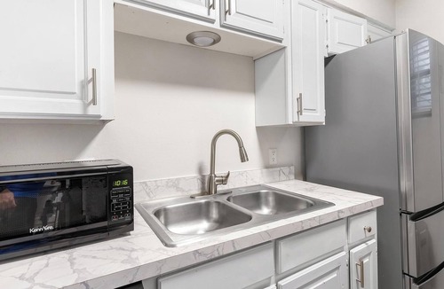 Denton Apartment | Landing | Beautiful 2BD, Courtyard, Gym
