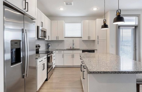 Weston Apartment | Landing | Beautiful 2BD, Game Room, Clubhouse