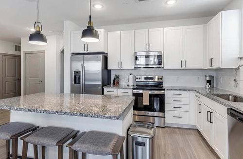 Weston Apartment | Landing | Beautiful 2BD, Game Room, Clubhouse