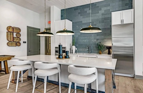 Weston Apartment | Landing | Beautiful 2BD, Game Room, Clubhouse