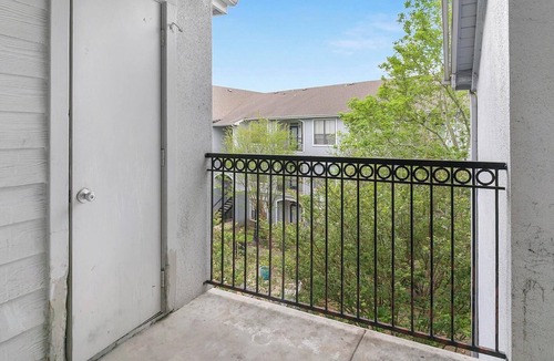 Briarforest Apartment | Landing | Beautiful 2BD, Pool, Gym