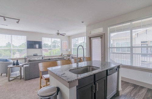 Spring Apartment | Landing | Beautiful 2BD, Pool, Clubhouse