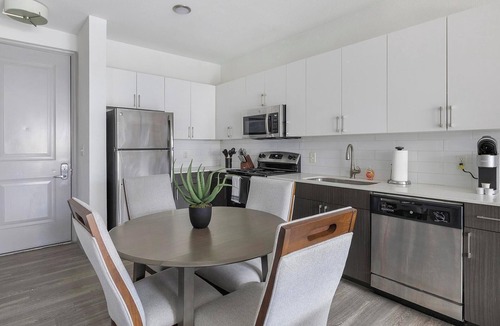 Central Arlington Apartment | Landing | Beautiful 2BD, Clubhouse, Gym