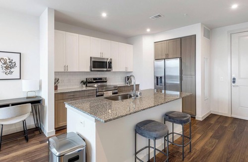 Fate Apartment | Landing | Beautiful 2BD, Pool, Gym