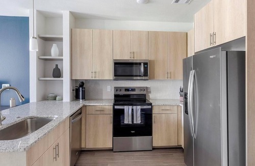 Anna Apartment | Landing | Beautiful Studio, Pool, Gym