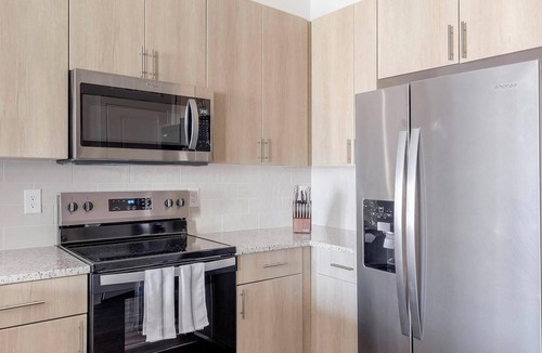 Anna Apartment | Landing | Beautiful Studio, Pool, Gym
