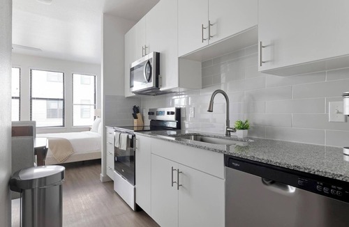 Sweetbriar Apartment | Landing | Beautiful Studio, Pool, Gym