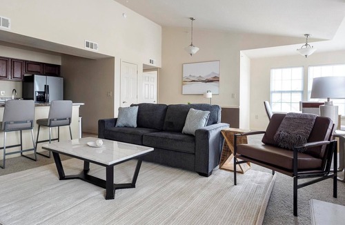 Broken Arrow Apartment | Landing | Beautiful 2BD, Pool, Gym