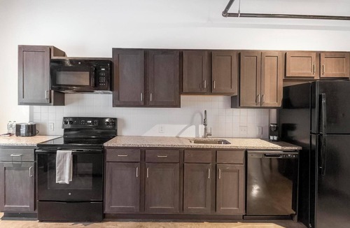 Downtown Memphis Apartment | Landing | Chic 1BD, Courtyard, Gym