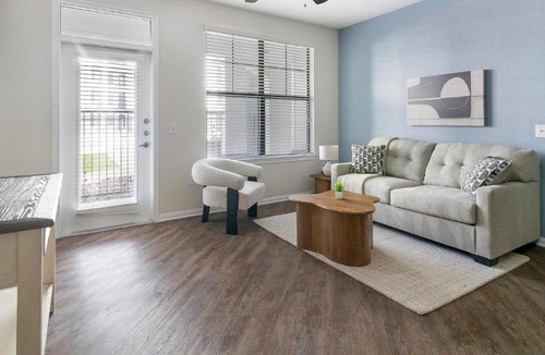 Northeast Houston Apartment | Landing Chic 1BD Game Room Gym