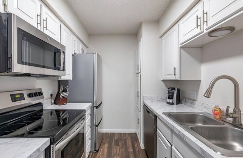 Denton Apartment | Landing | Chic 1BD, Gym, Courtyard