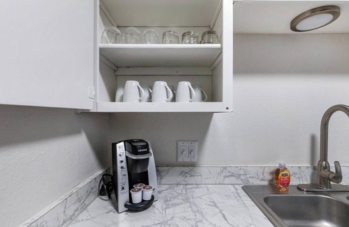 Denton Apartment | Landing | Chic 1BD, Gym, Courtyard