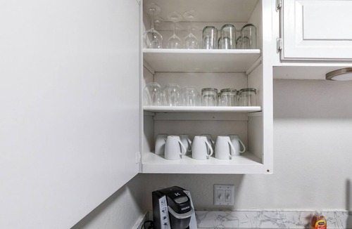 Denton Apartment | Landing | Chic 1BD, Gym, Courtyard