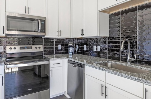 Fort Worth Apartment | Landing | Chic 1BD, Gym, Yoga Studio