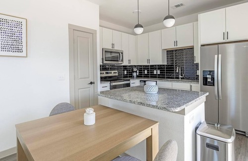 Fort Worth Apartment | Landing | Chic 1BD, Gym, Yoga Studio