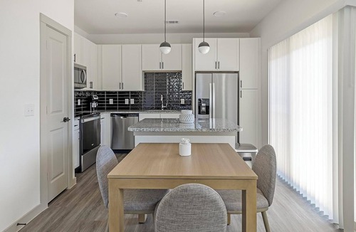 Fort Worth Apartment | Landing | Chic 1BD, Gym, Yoga Studio