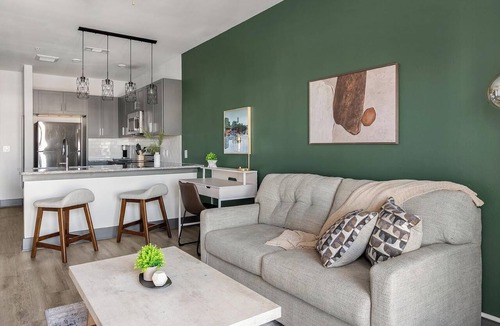 Terrell Apartment | Landing | Chic 1BD, Gym