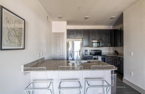 Spring Apartment | Landing | Chic 1BD, Pool, Gym