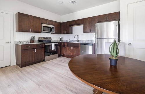 Lockhart Apartment | Landing | Chic 1BD, Pool, Gym