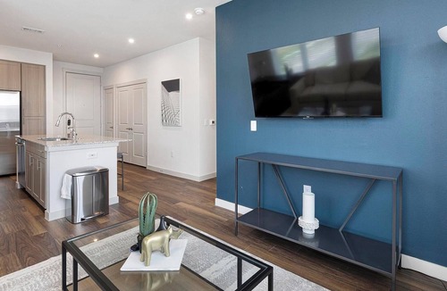 Fate Apartment | Landing | Chic 1BD, Pool, Gym