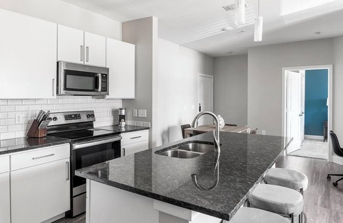Allen Apartment | Landing | Chic 1BD, Pool, Yoga Studio
