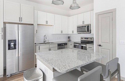Fort Worth Apartment | Landing | Chic 1BD, Yoga Studio, Clubhouse