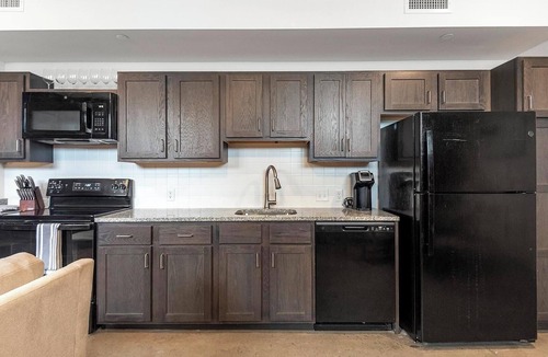 Downtown Memphis Apartment | Landing | Chic 2BD, Gym, Courtyard