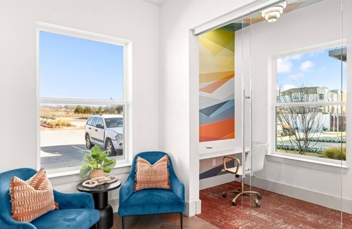 Red Oak Apartment | Landing | Chic 2BD, Gym