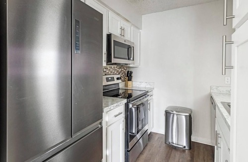 Denton Apartment | Landing | Incredible 2BD, Gym, Courtyard