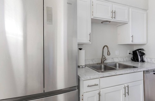Denton Apartment | Landing | Incredible 2BD, Gym, Courtyard