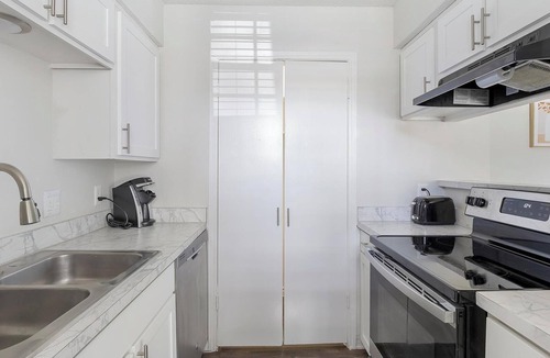 Denton Apartment | Landing | Incredible 2BD, Gym, Courtyard
