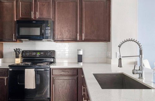 Atascocita Apartment | Landing | Incredible 2BD, Game Room, Gym
