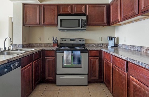 Broken Arrow Apartment | Landing | Incredible 2BD, Gym, Pool