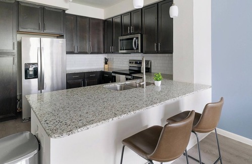 Conroe Apartment | Landing | Modern 1BD, Gym
