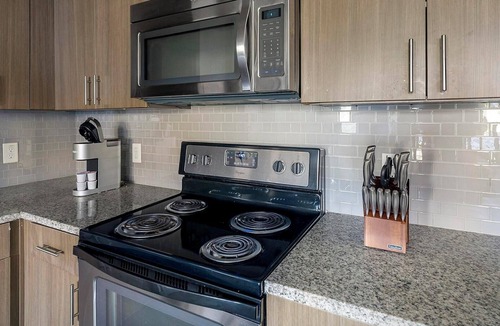 Memorial Apartment | Landing | Modern 1BD, Gym