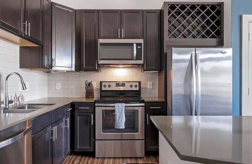 Klein Apartment | Landing | Modern 1BD, Gym, Clubhouse