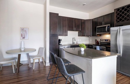 Klein Apartment | Landing | Modern 1BD, Gym, Clubhouse