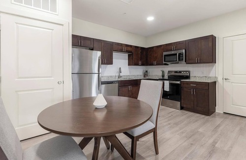 Lockhart Apartment | Landing | Modern 1BD, Gym, Pool