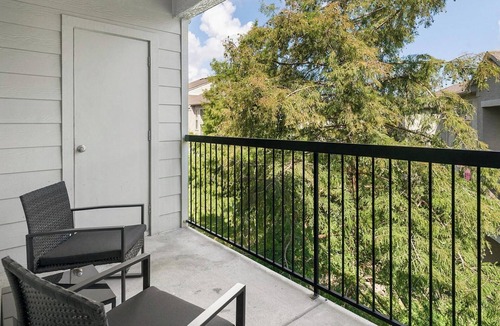 FM 1960 Apartment | Landing | Modern 1BD in Copperfield