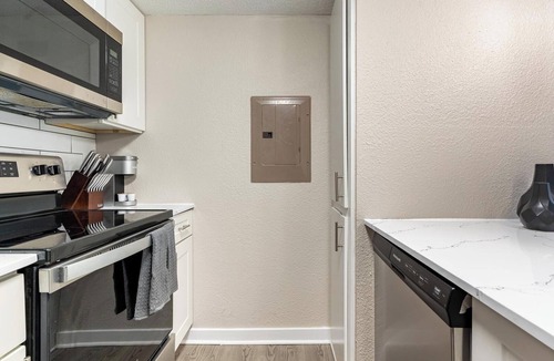 North Arlington Apartment | Landing | Modern 1BD, Pool